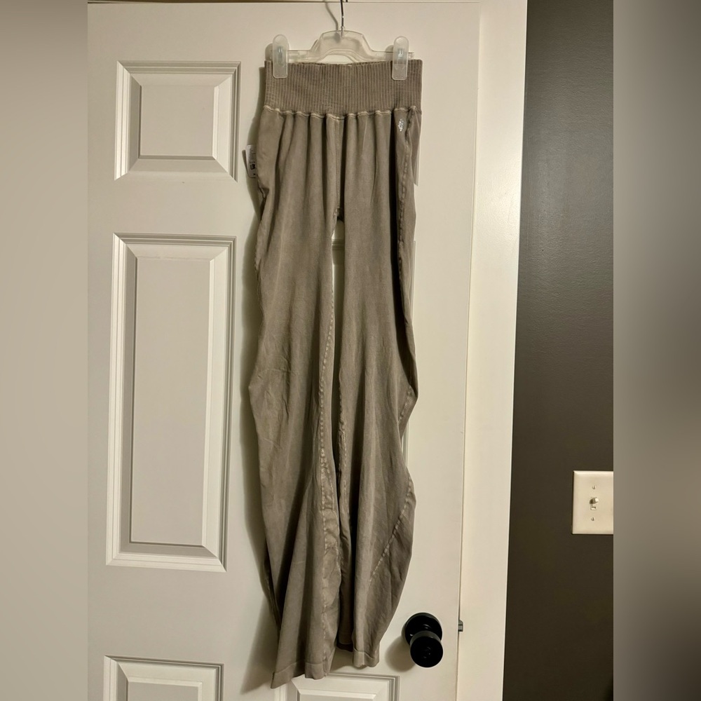 NWT Free People Good Karma Flares in Mushroom - Size M/L